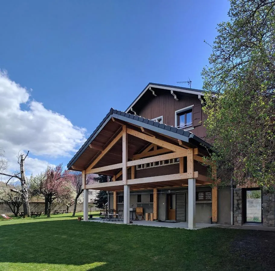 Chalet Les Cols - Chambres Avec Terrasse & Jardin - Proche De La Nouvelle Gare Saint-Jean-de-Maurienne France