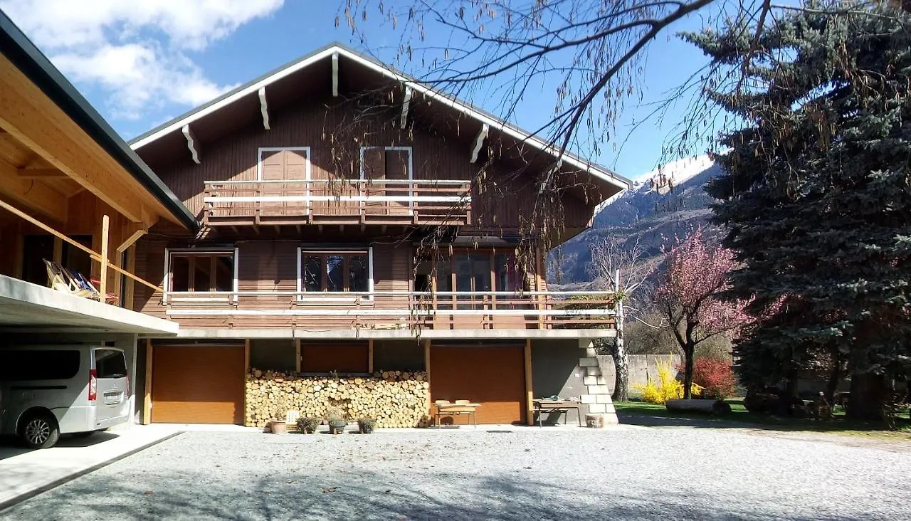 Chalet Les Cols - Chambres Avec Terrasse & Jardin - Proche De La Nouvelle Gare Saint-Jean-de-Maurienne 0*,  France