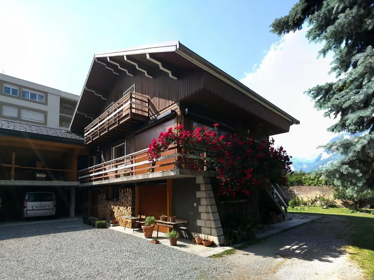 Chalet Les Cols - Chambres Avec Terrasse & Jardin - Proche De La Nouvelle Gare Saint-Jean-de-Maurienne 0*,