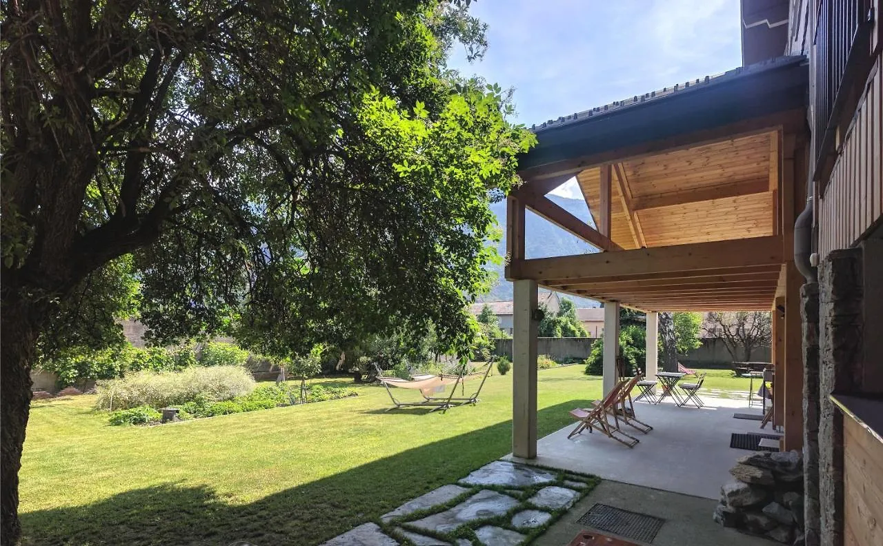 Chalet Les Cols - Chambres Avec Terrasse & Jardin - Proche De La Nouvelle Gare Saint-Jean-de-Maurienne Bed & Breakfast