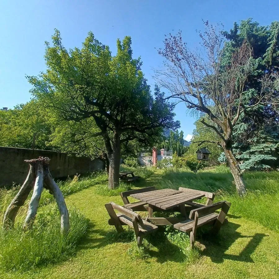 Chalet Les Cols - Chambres Avec Terrasse & Jardin - Proche De La Nouvelle Gare Saint-Jean-de-Maurienne Bed & Breakfast